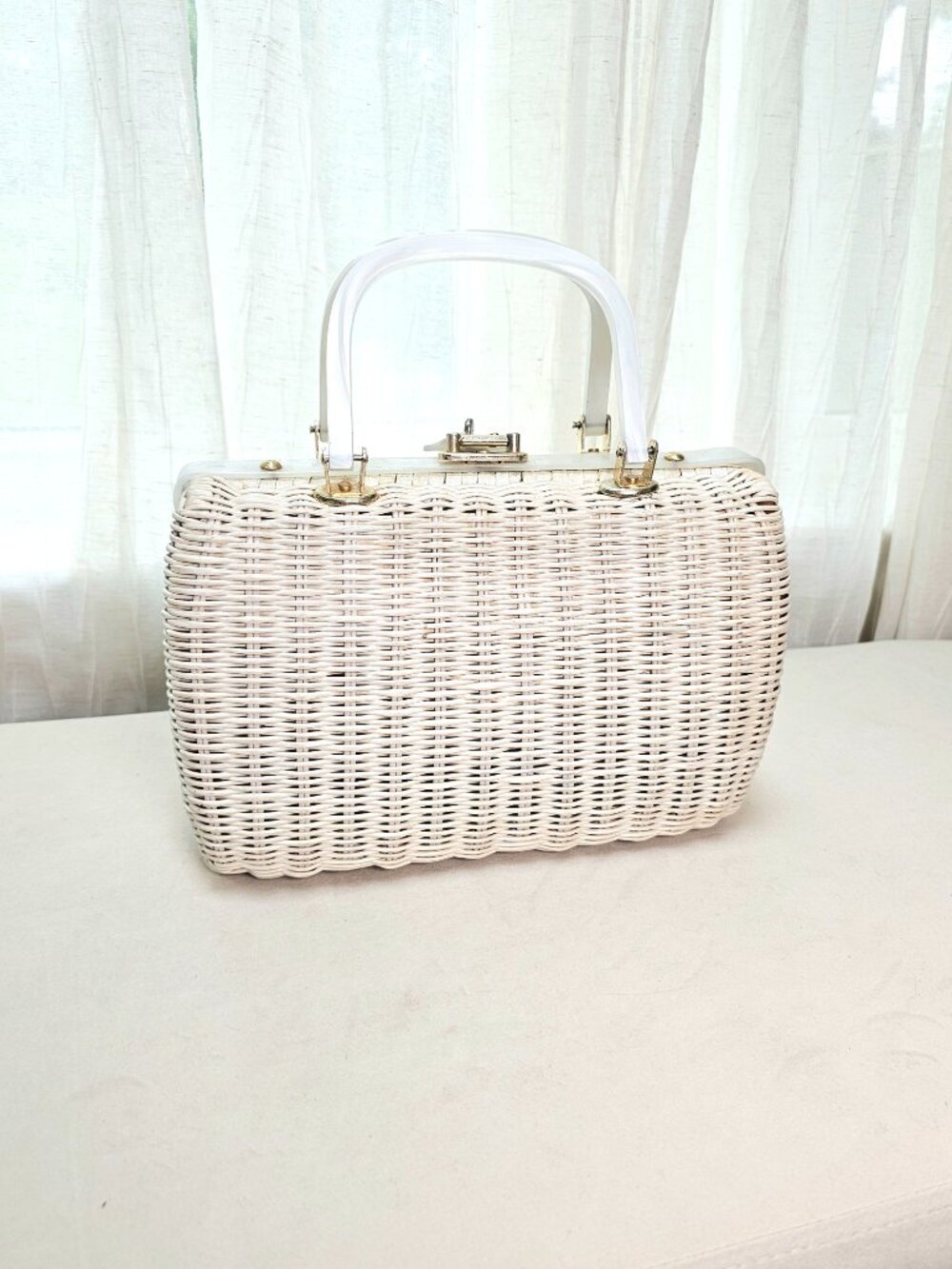Vintage Atlas of Hollywood Wicker Seashell Bag White Lucite Handle 1950s 60s - Picture 2 of 16